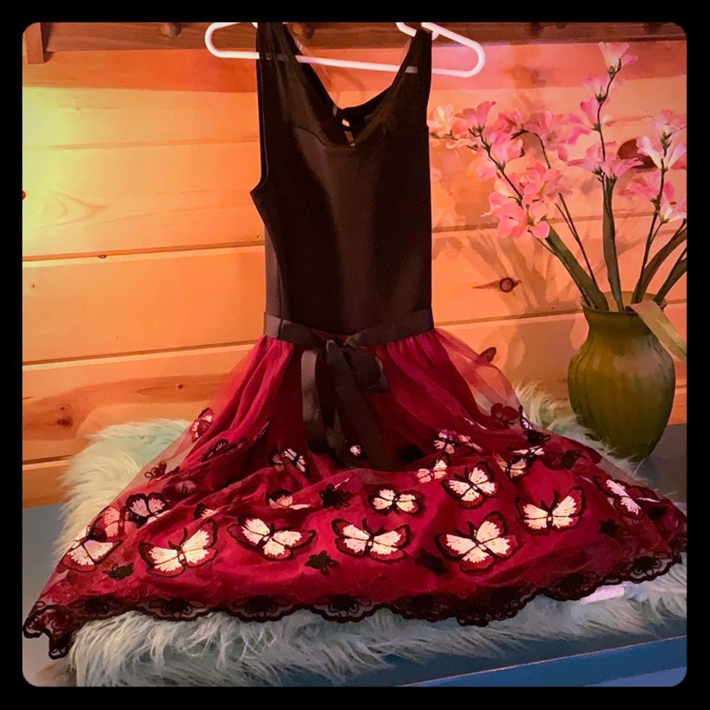 Girls formal dress new w/o tags never been wore